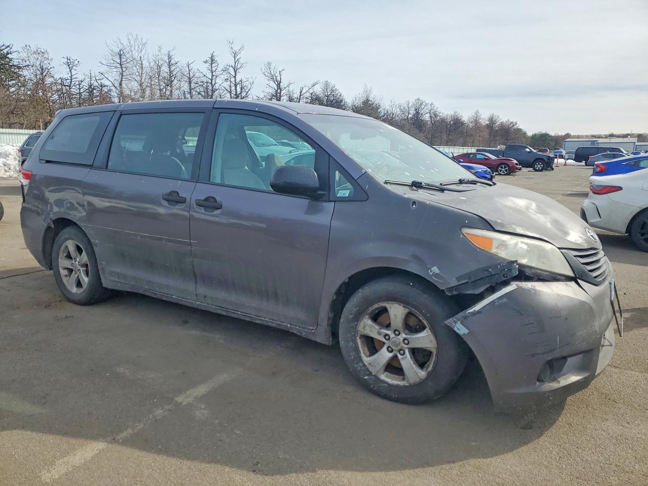 Toyota Sienna Base 7-passenger