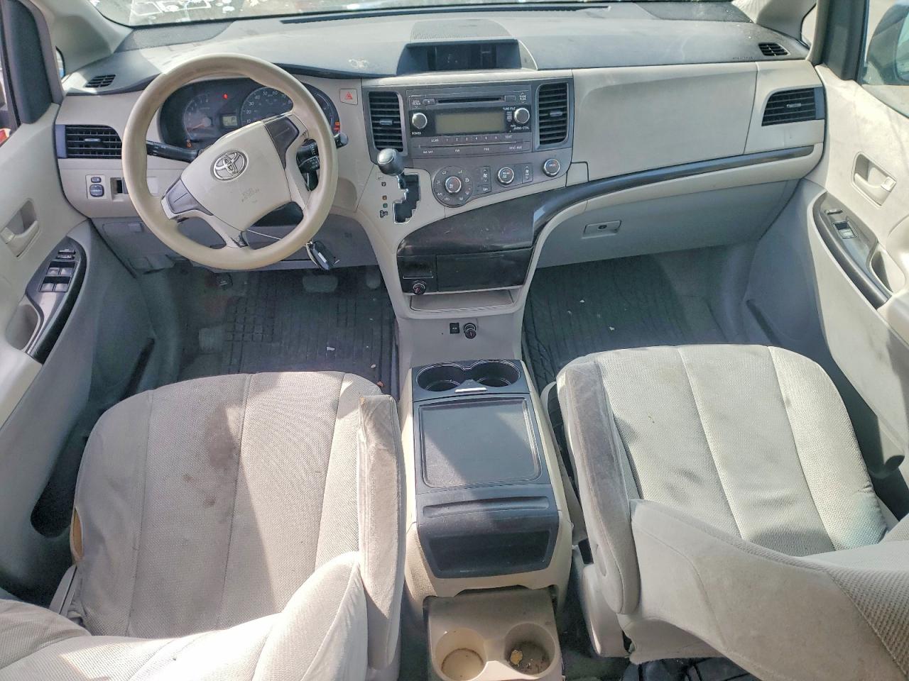 Toyota Sienna Base 7-passenger