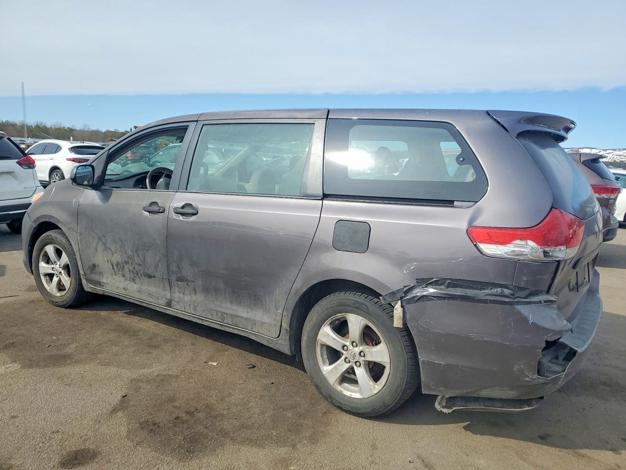 Toyota Sienna Base 7-passenger