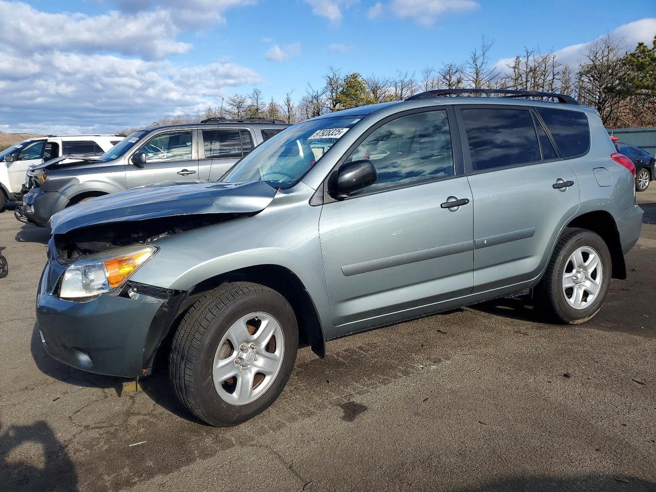 Salvage Toyota RAV4 Image