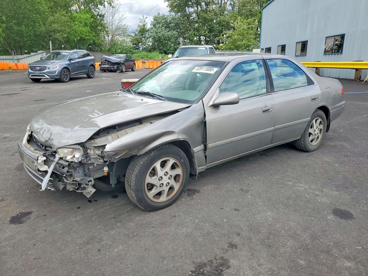Salvage Toyota Camry Image