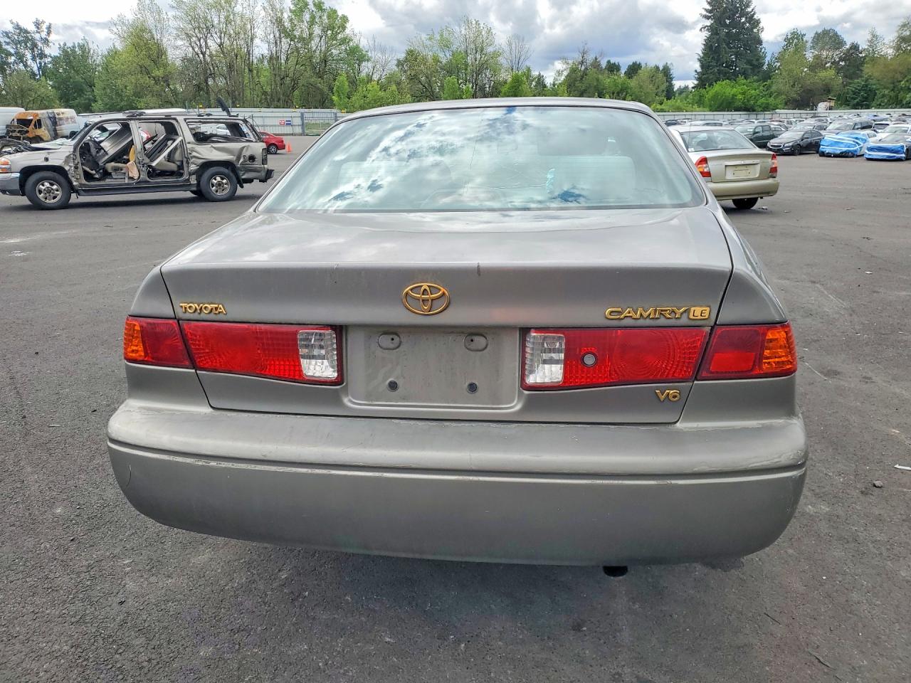 Toyota Camry Le V6