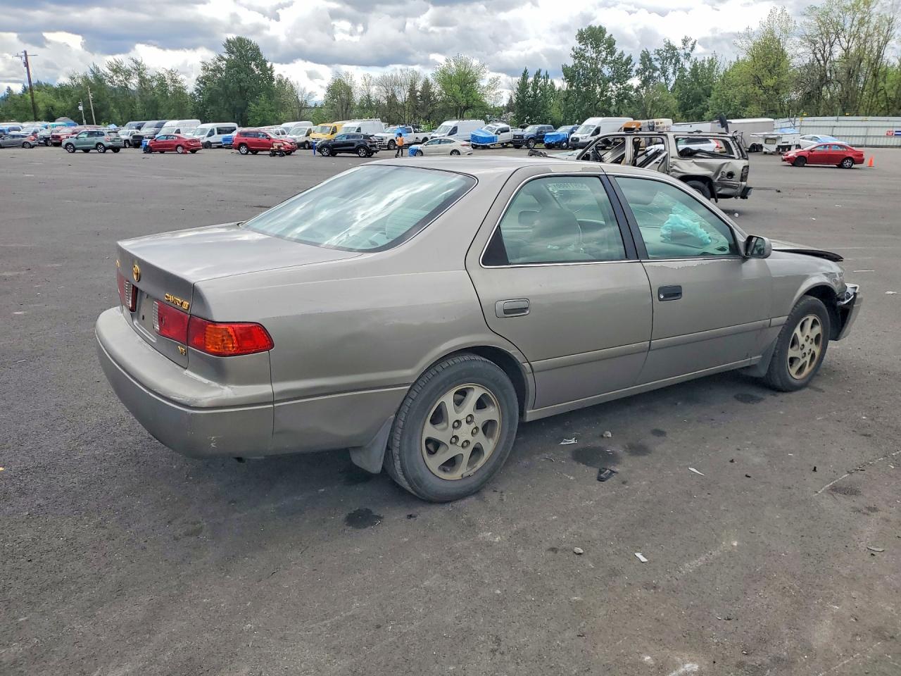 Toyota Camry Le V6
