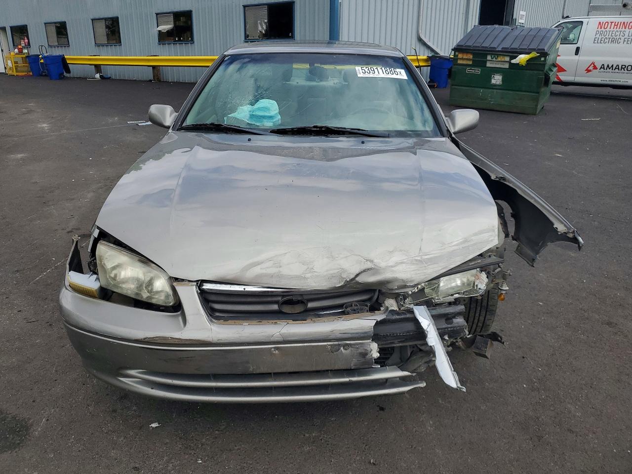 Toyota Camry Le V6