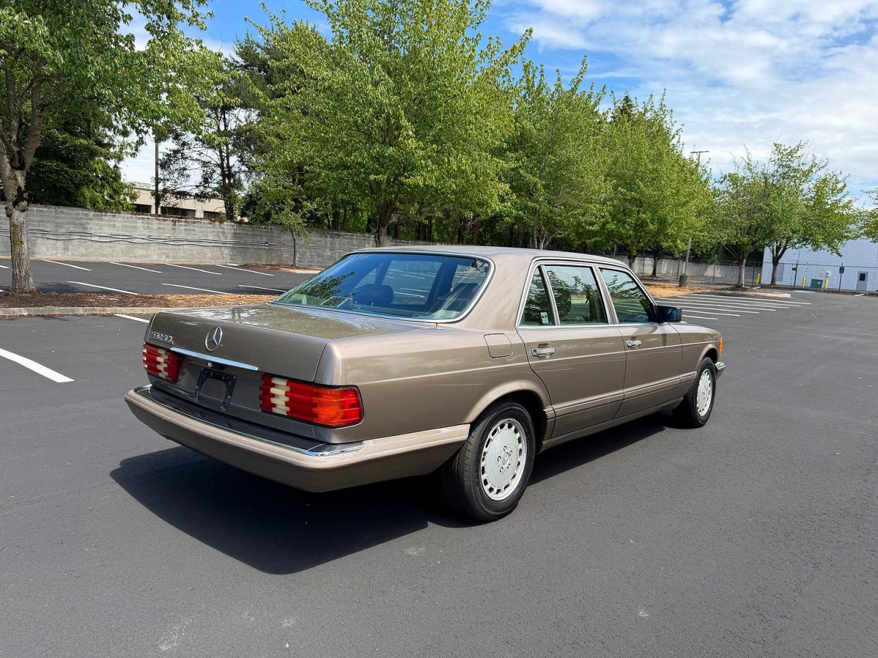 Mercedes-Benz 560-Class Sel