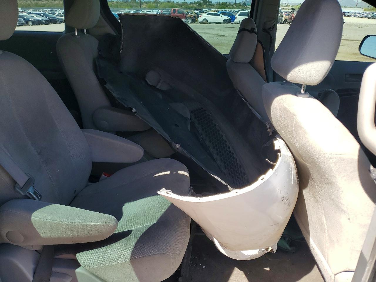 Toyota Sienna Base 7-passenger