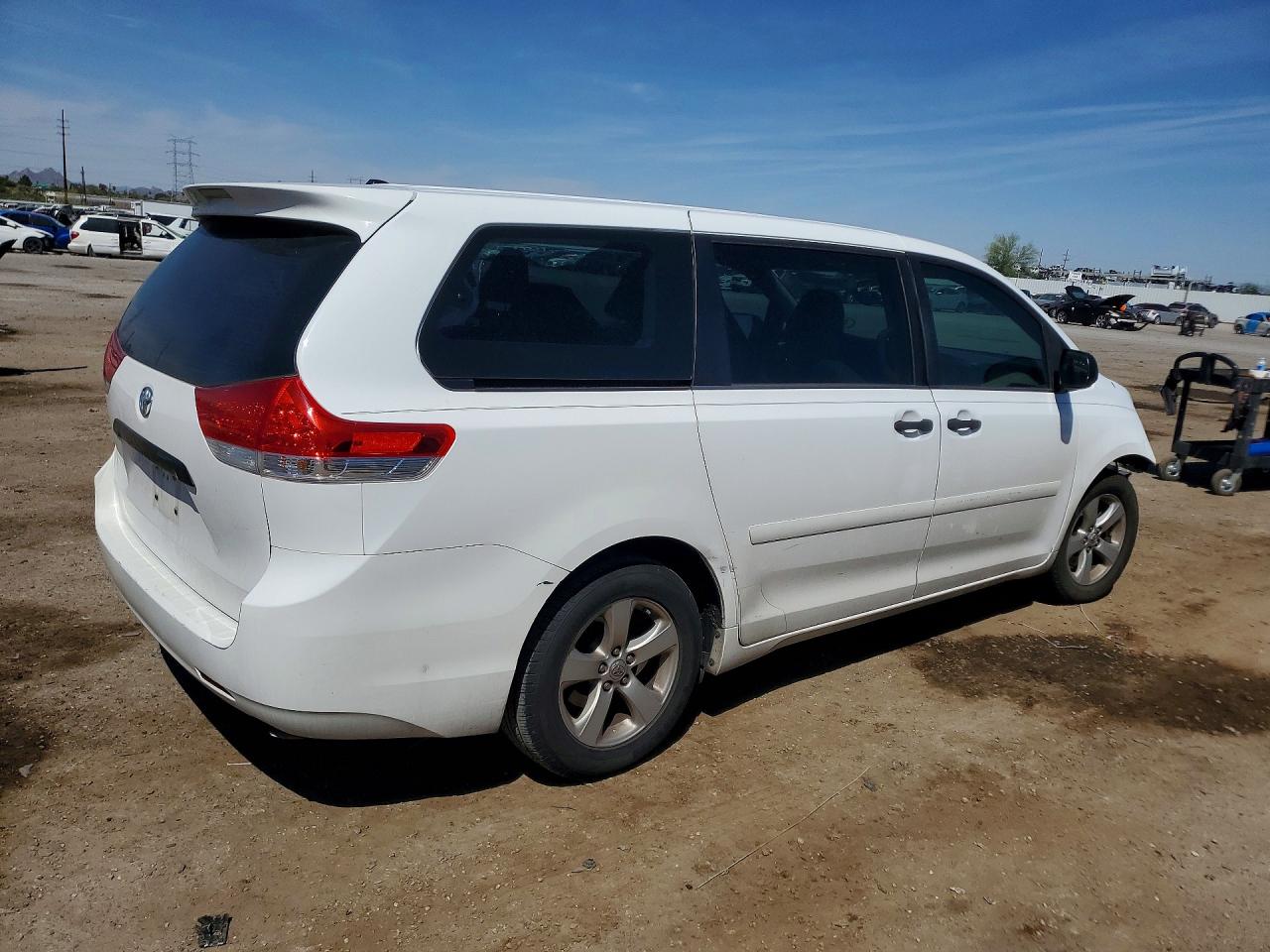 Toyota Sienna Base 7-passenger