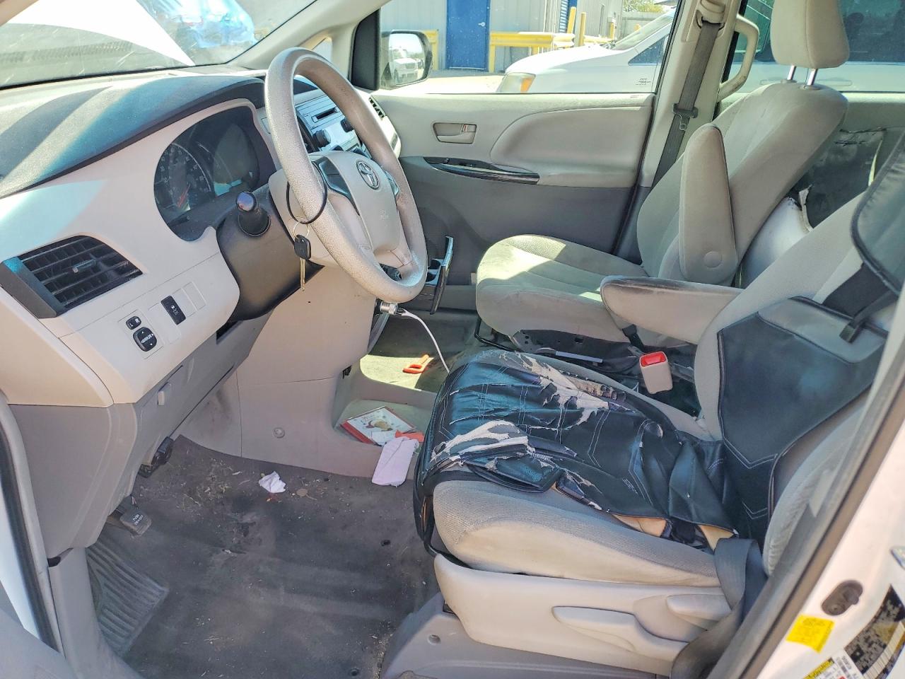 Toyota Sienna Base 7-passenger