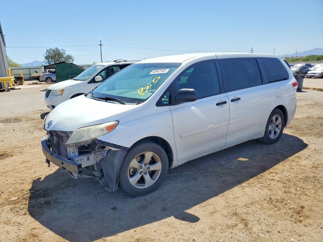 Salvage Toyota Sienna Image