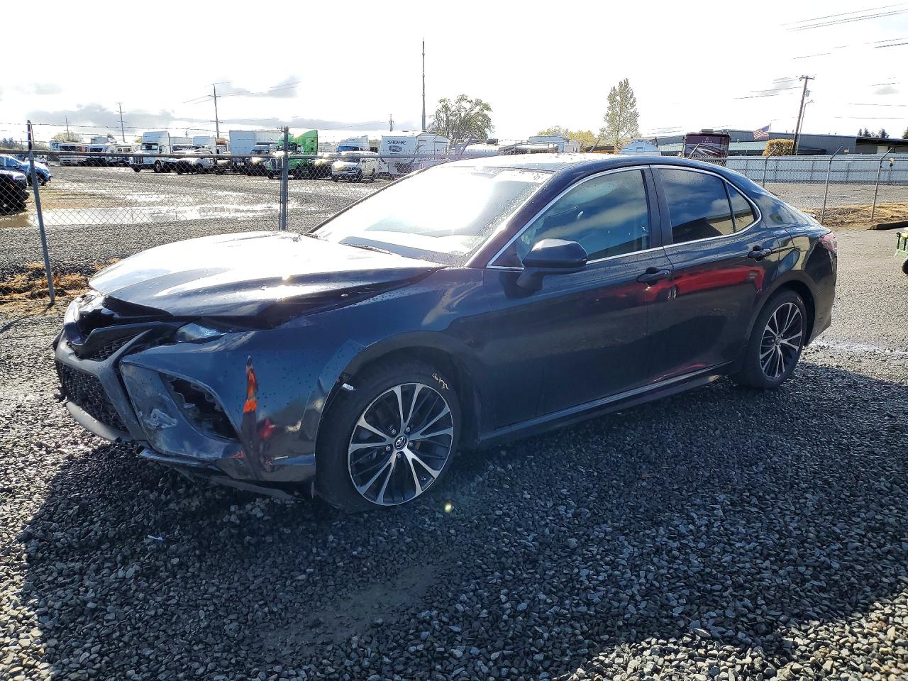 Salvage Toyota Camry Image