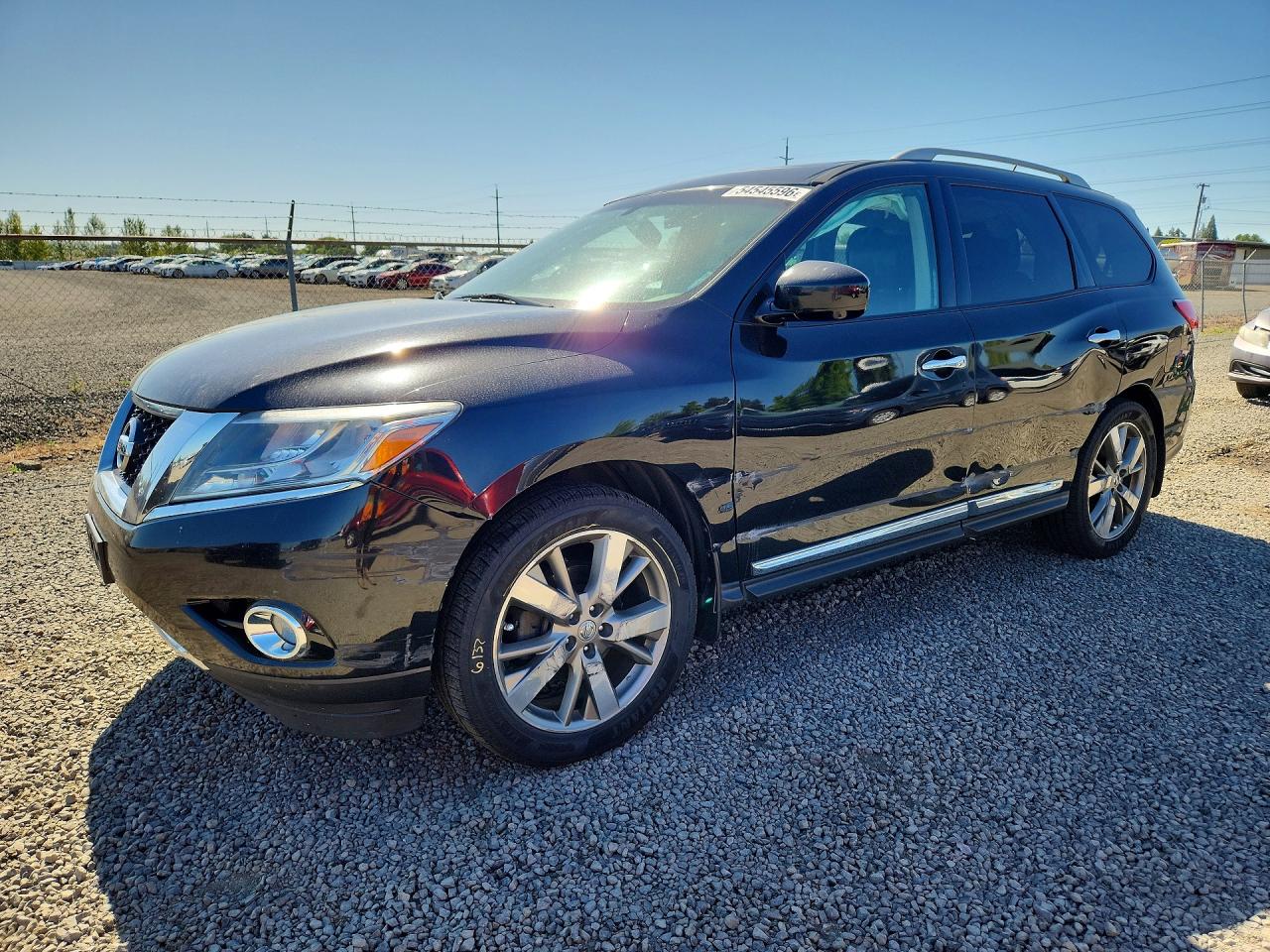 Salvage Nissan Pathfinder Image