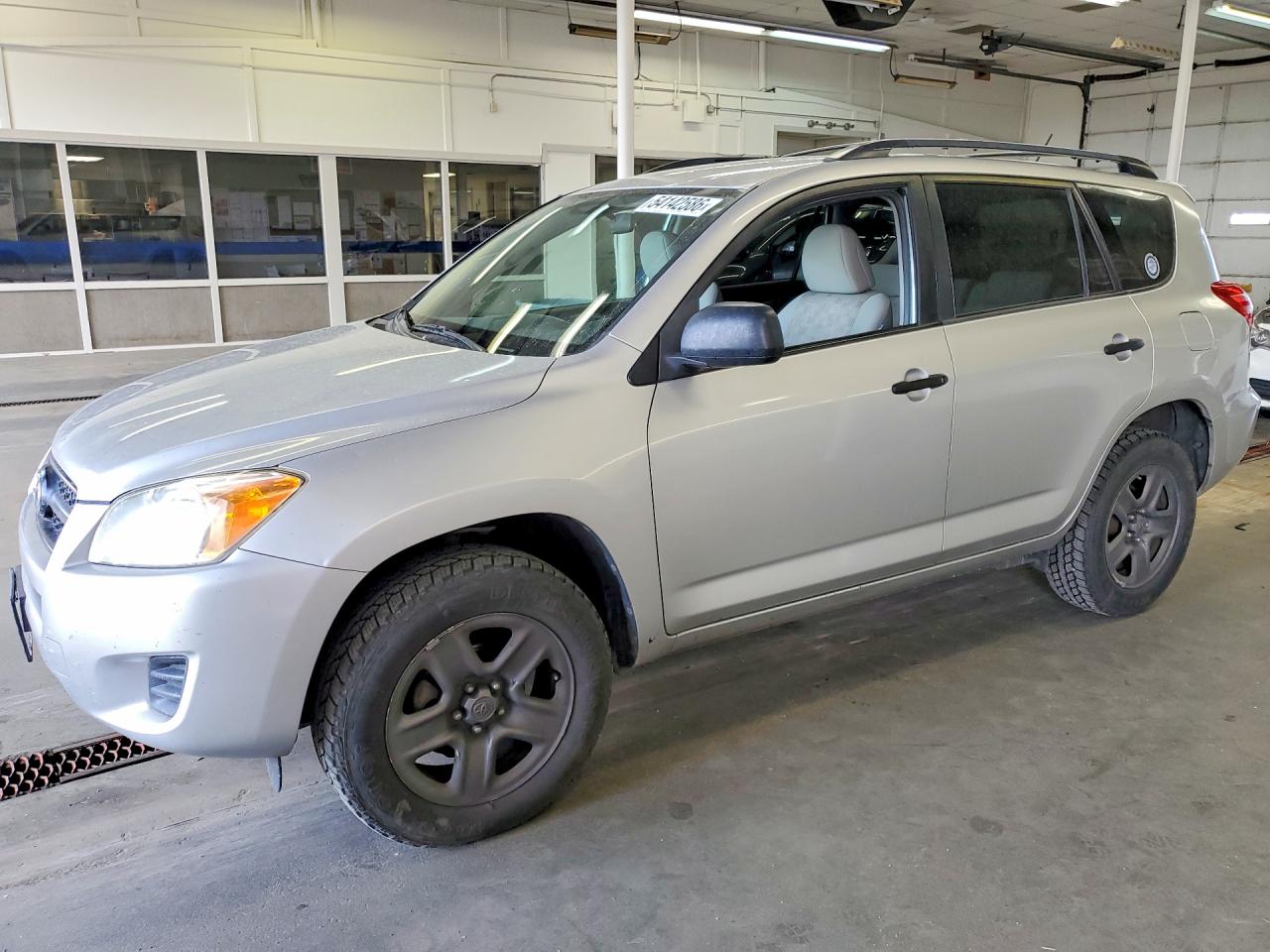 Salvage Toyota RAV4 Image