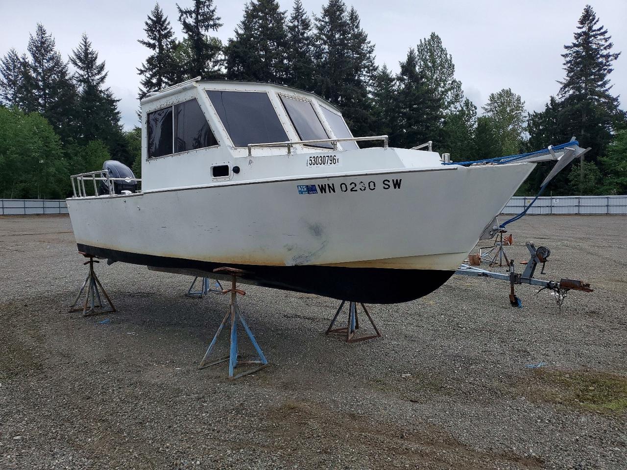 Salvage Chinook Custom Boat Image