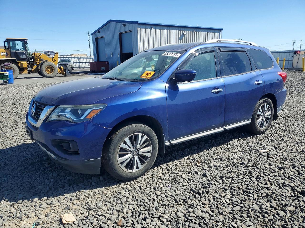 Salvage Nissan Pathfinder Image