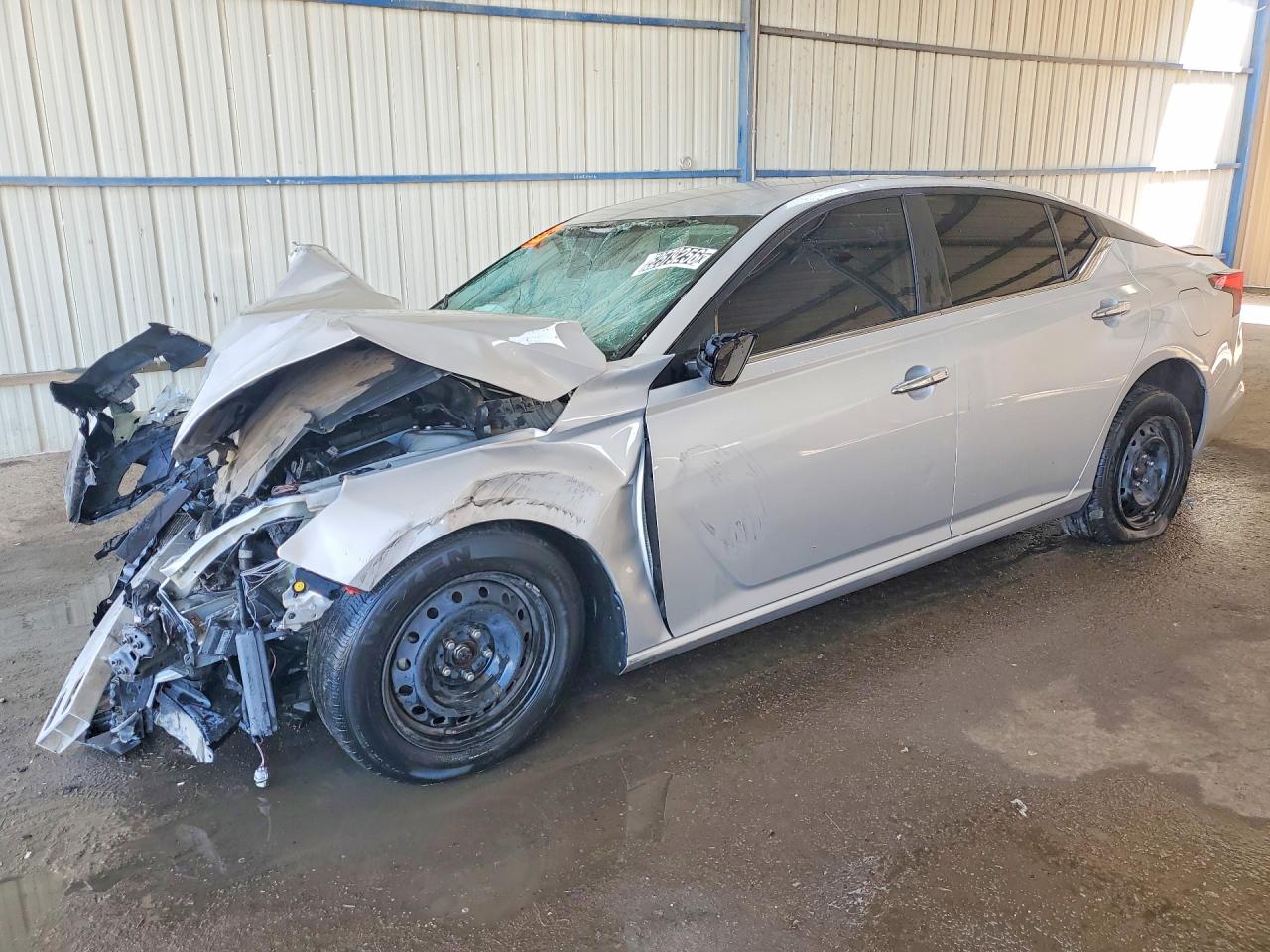 Salvage Nissan Altima Image