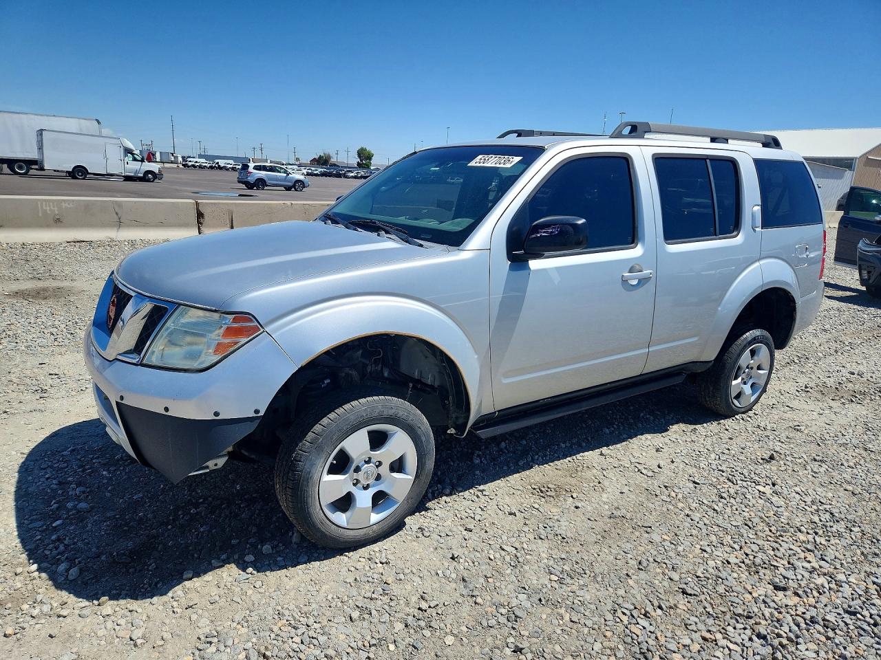 Salvage Nissan Pathfinder Image