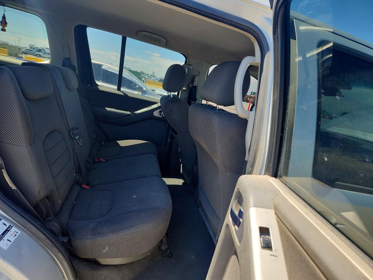 Nissan Pathfinder S