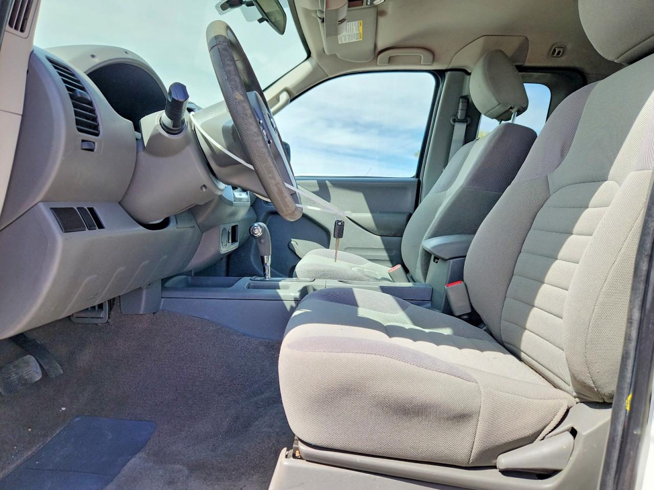 Nissan Frontier S
