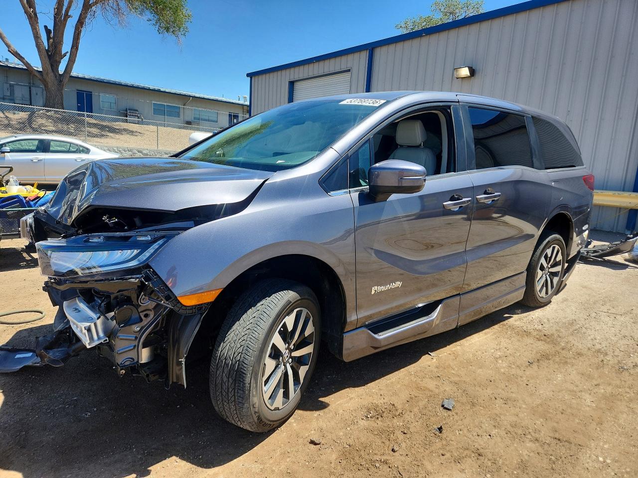 Salvage Honda Odyssey Image