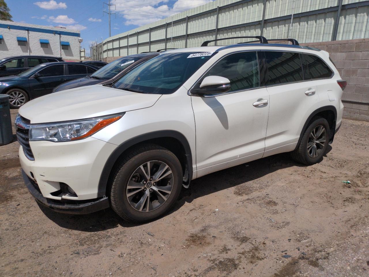 Salvage Toyota Highlander Image