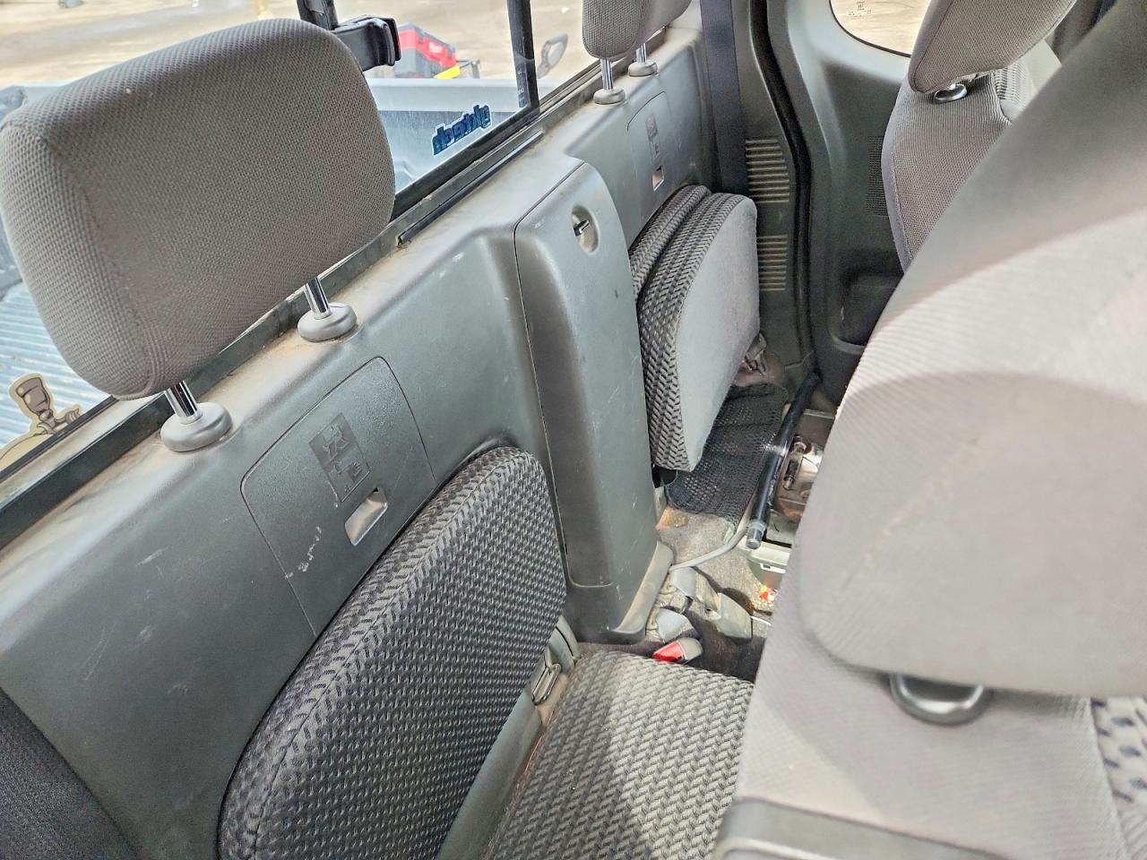 Nissan Frontier Sv V6