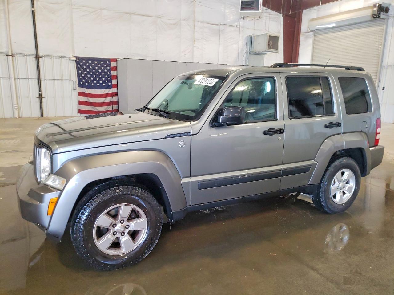 Salvage Jeep Liberty Image