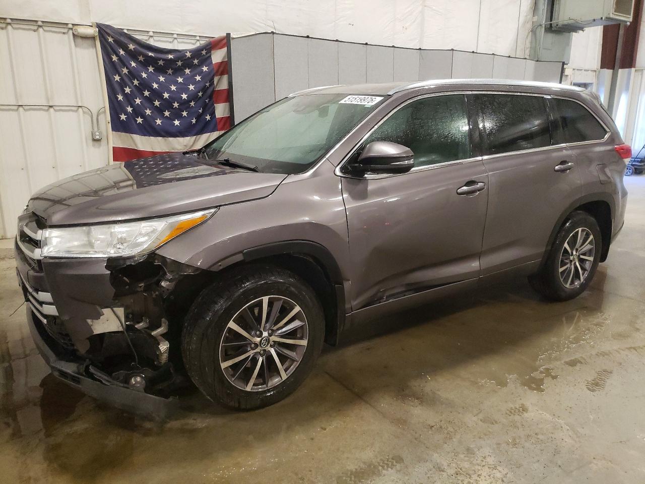 Salvage Toyota Highlander Image