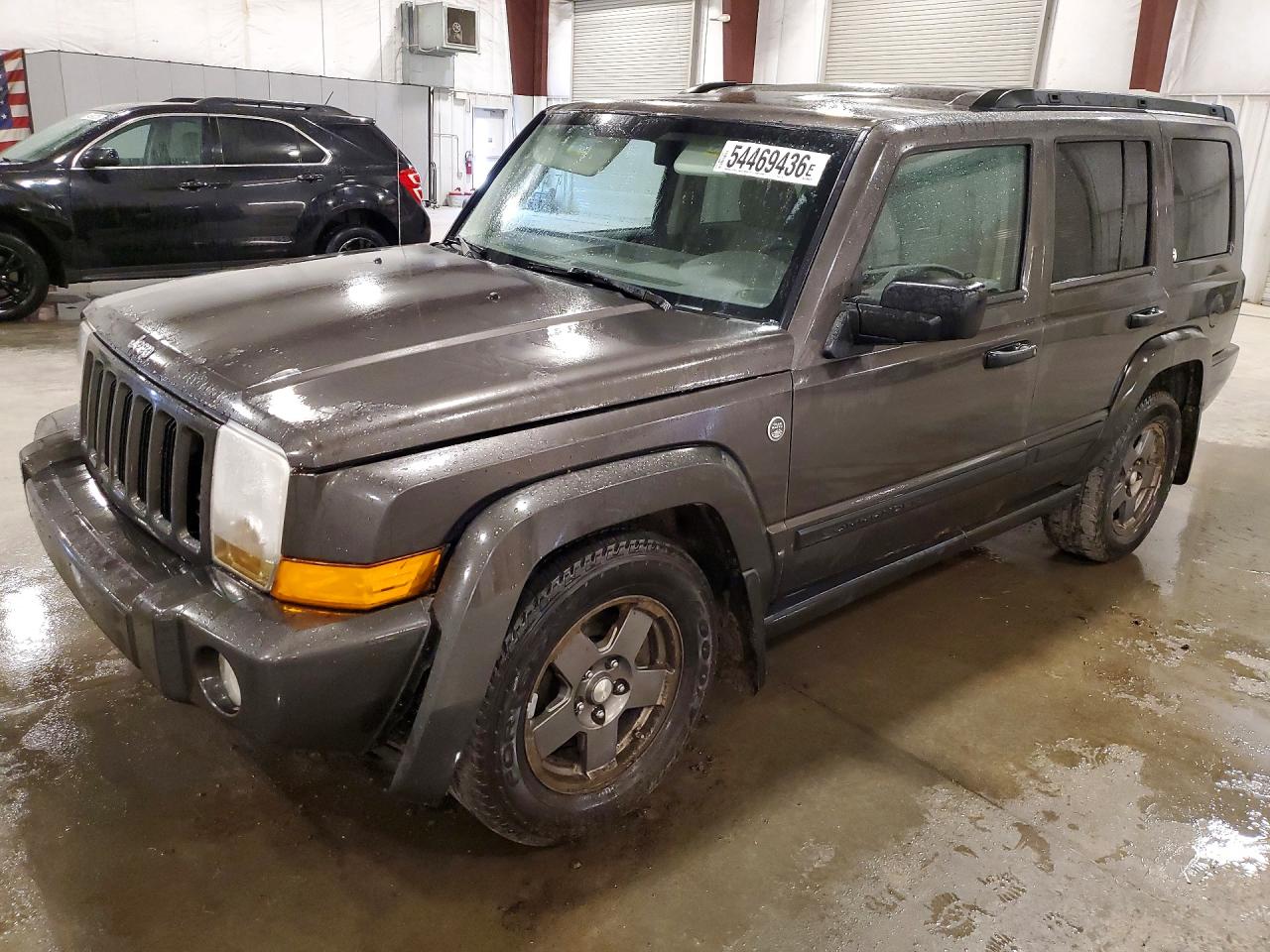 Salvage Jeep Commander Image