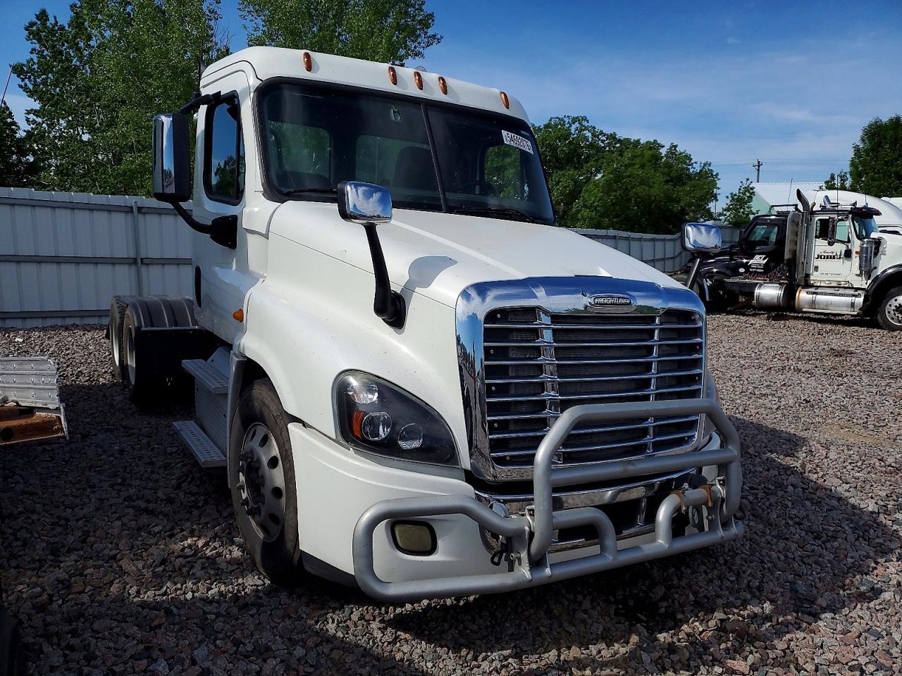 Salvage Freightliner Cascadia Image