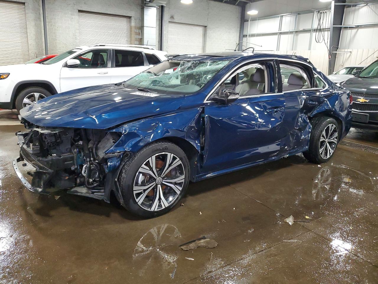 Salvage Volkswagen Passat Image