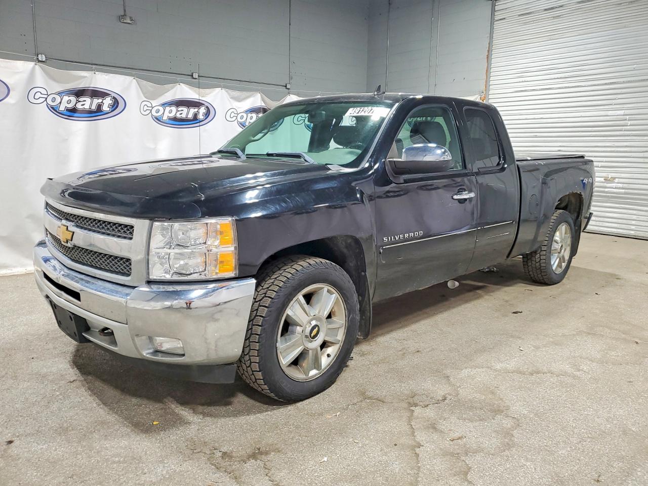 Salvage Chevrolet Silverado Image