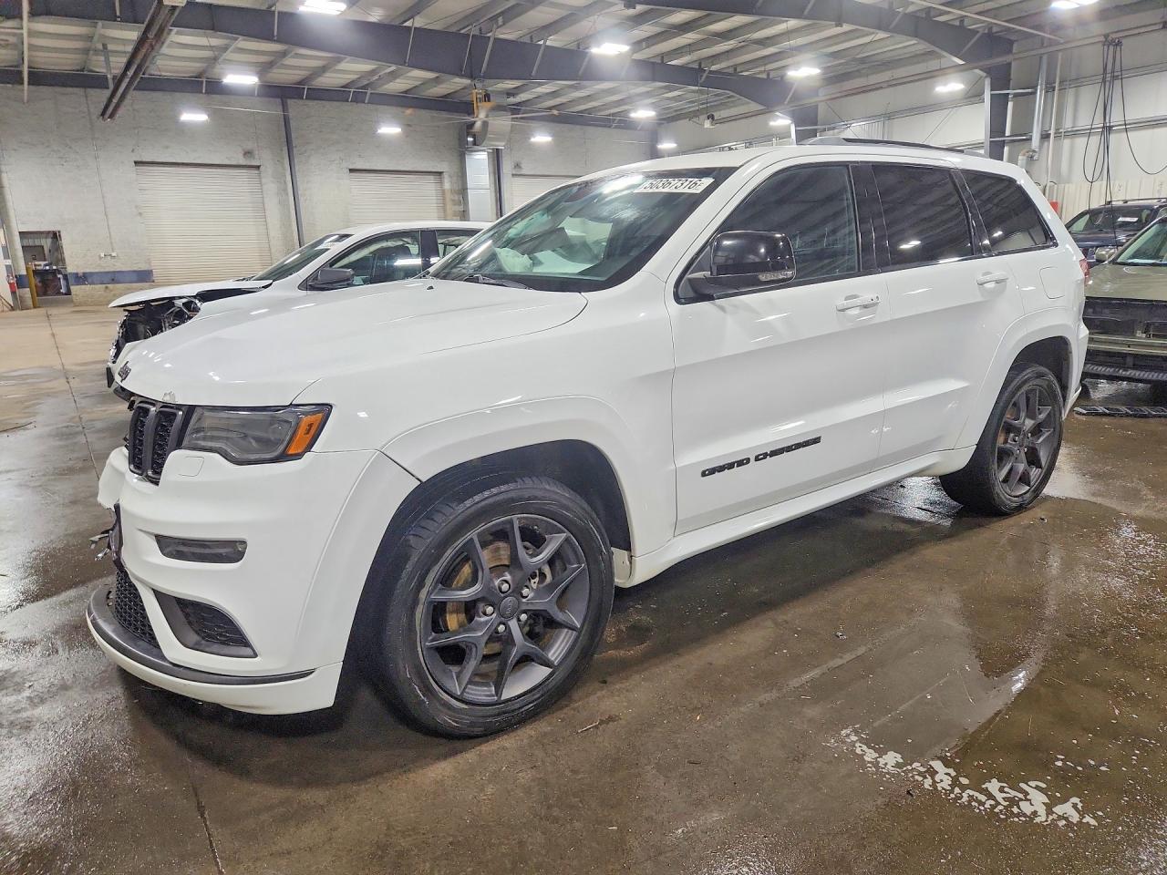 Salvage Jeep Grand Cherokee Image