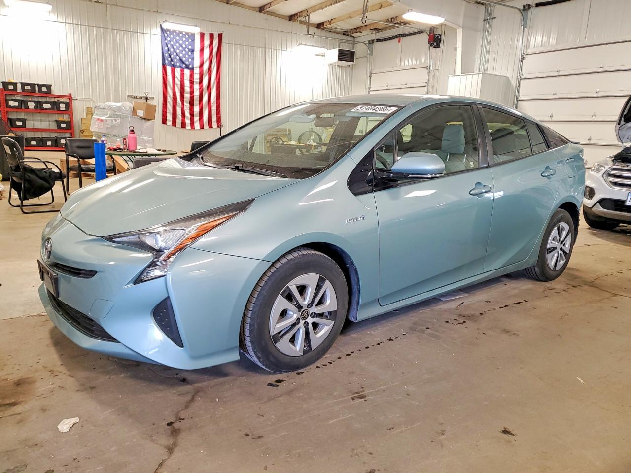 Salvage Toyota Prius Image