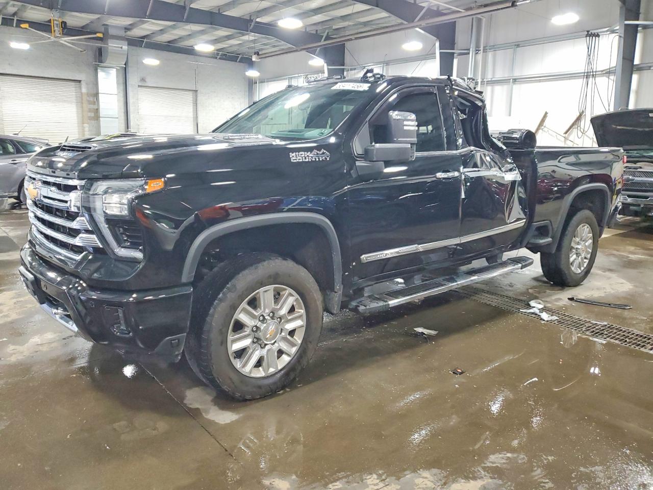Salvage Chevrolet Silverado Image
