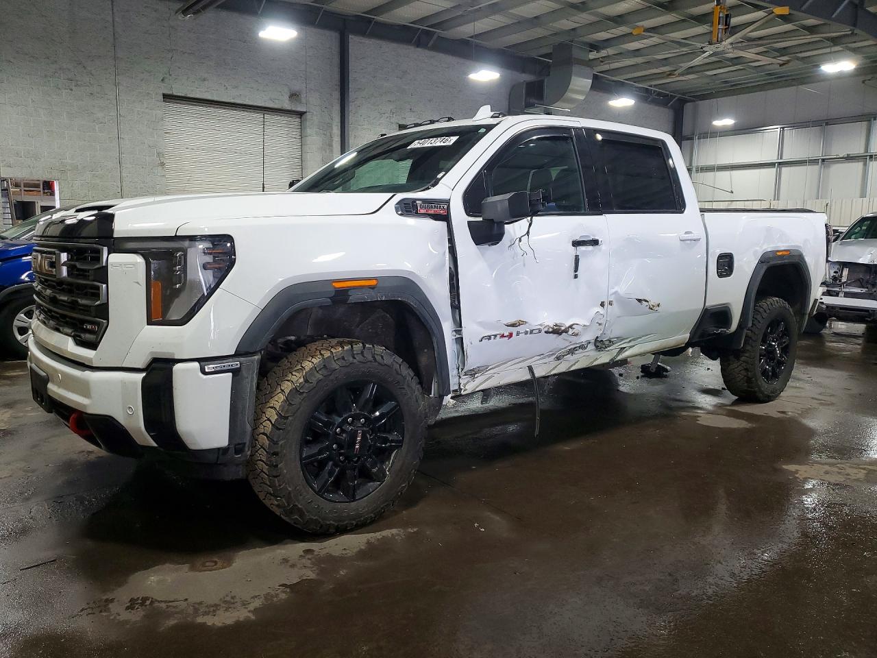 Salvage GMC Sierra Image