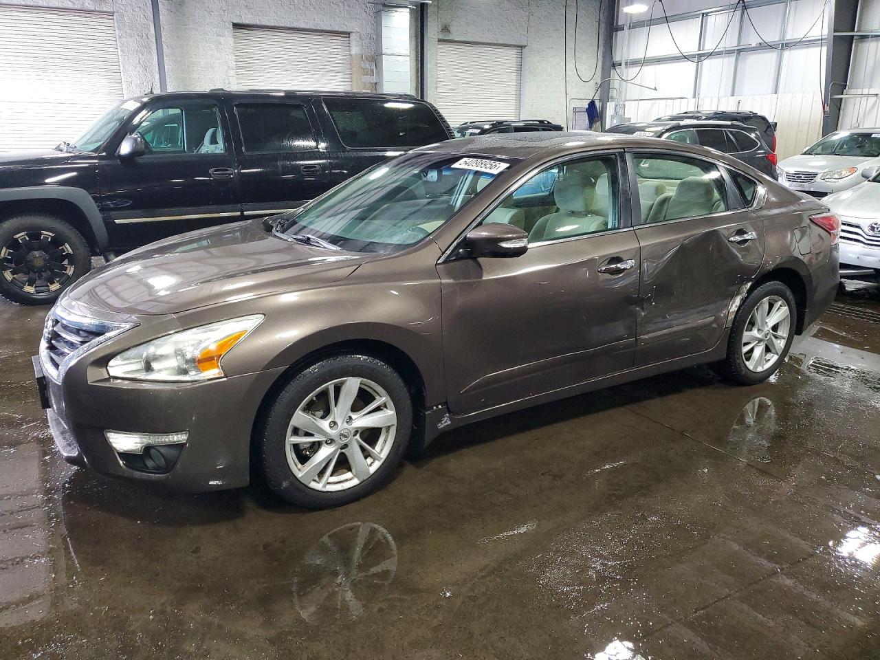 Salvage Nissan Altima Image