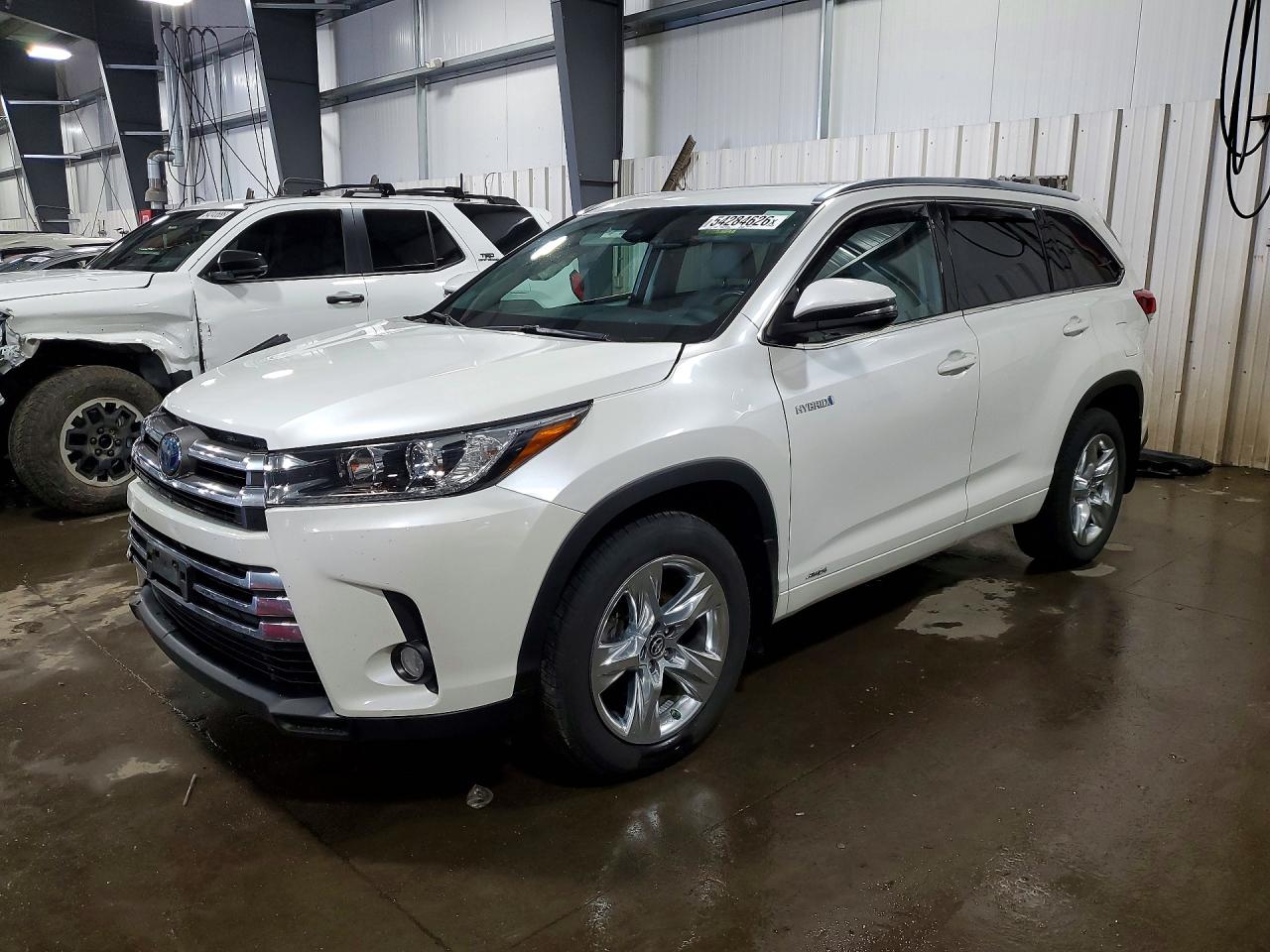 Salvage Toyota Highlander Image