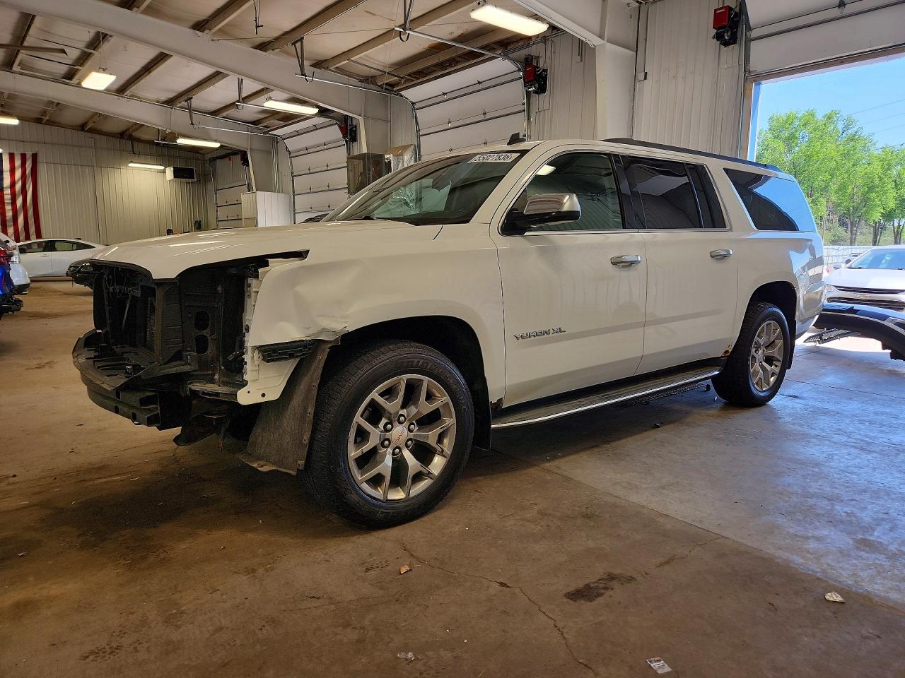 Salvage GMC Yukon Image