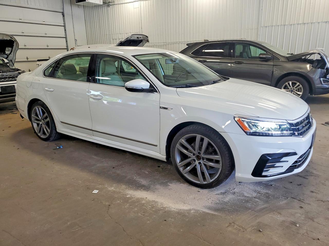 Volkswagen Passat R-line