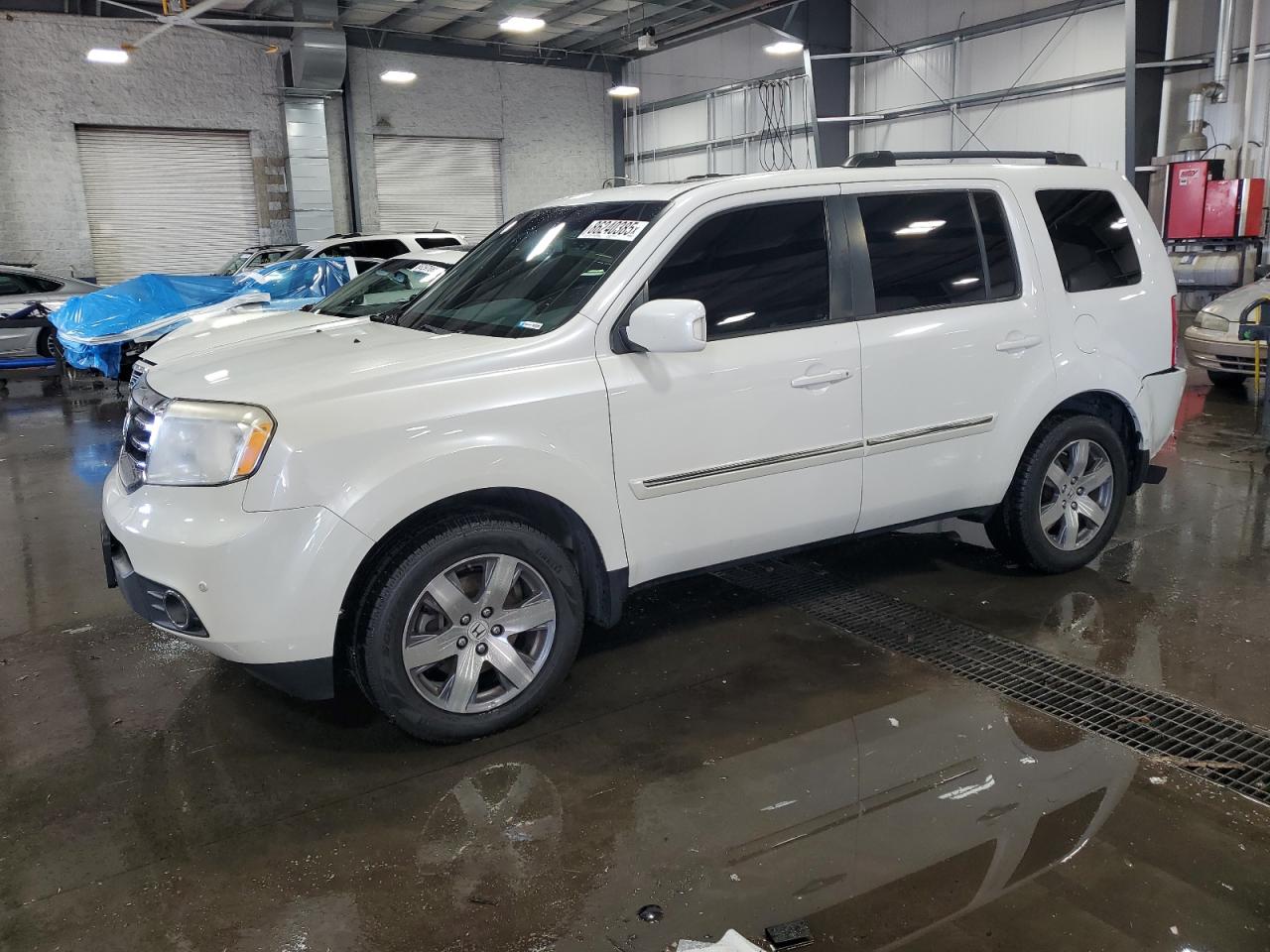 Salvage Honda Pilot Image