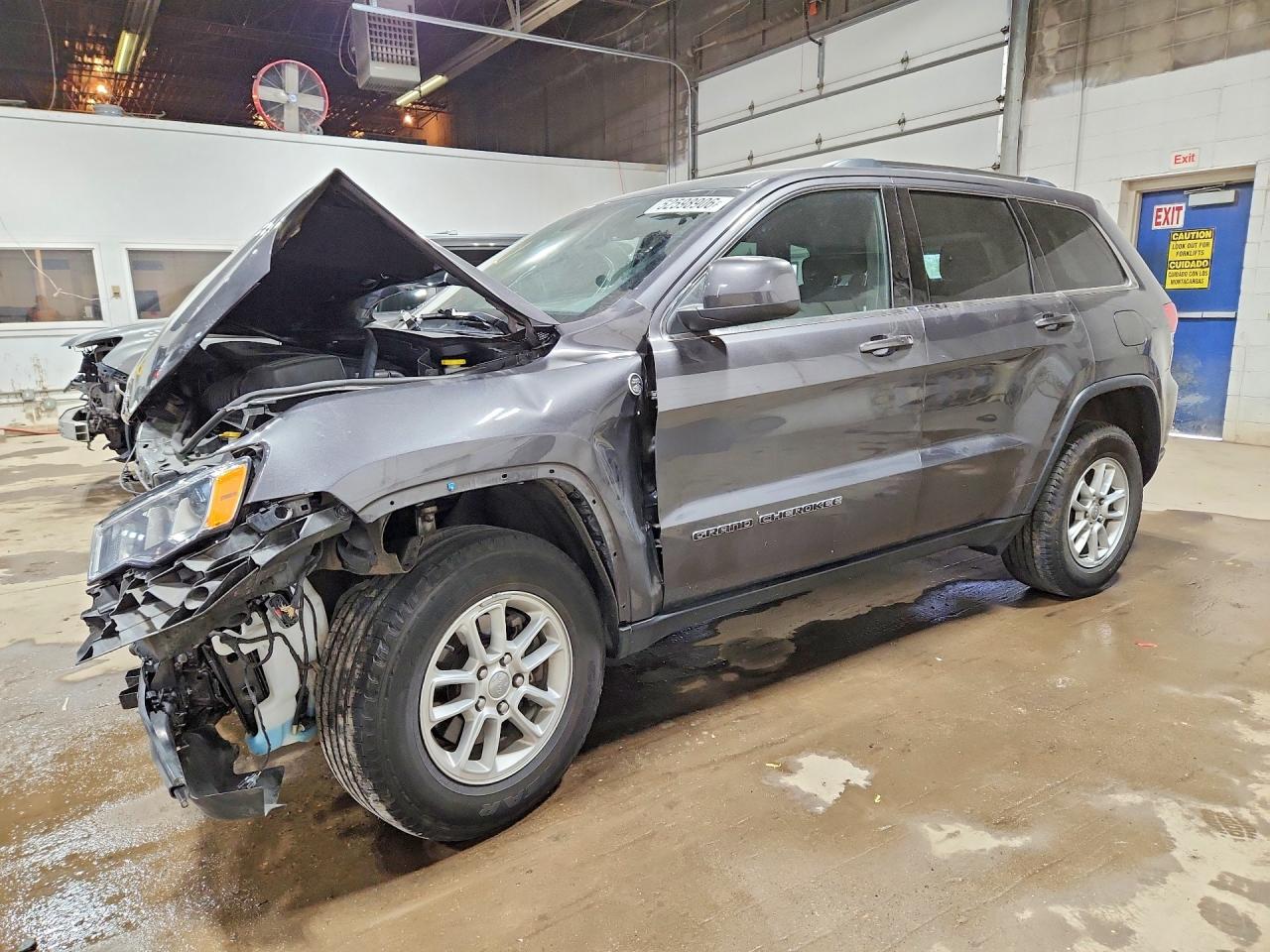 Salvage Jeep Cherokee Image