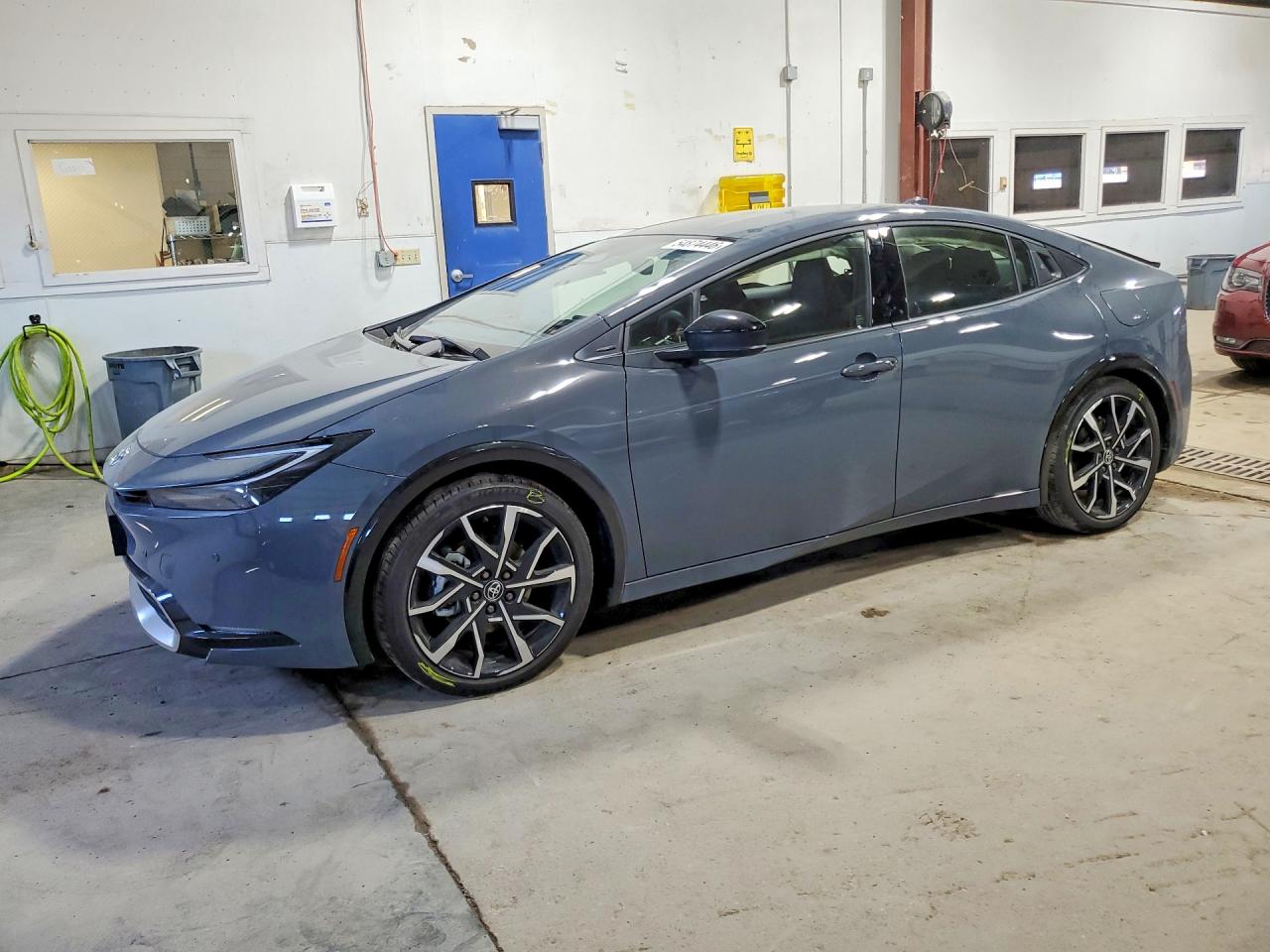 Salvage Toyota Prius Image