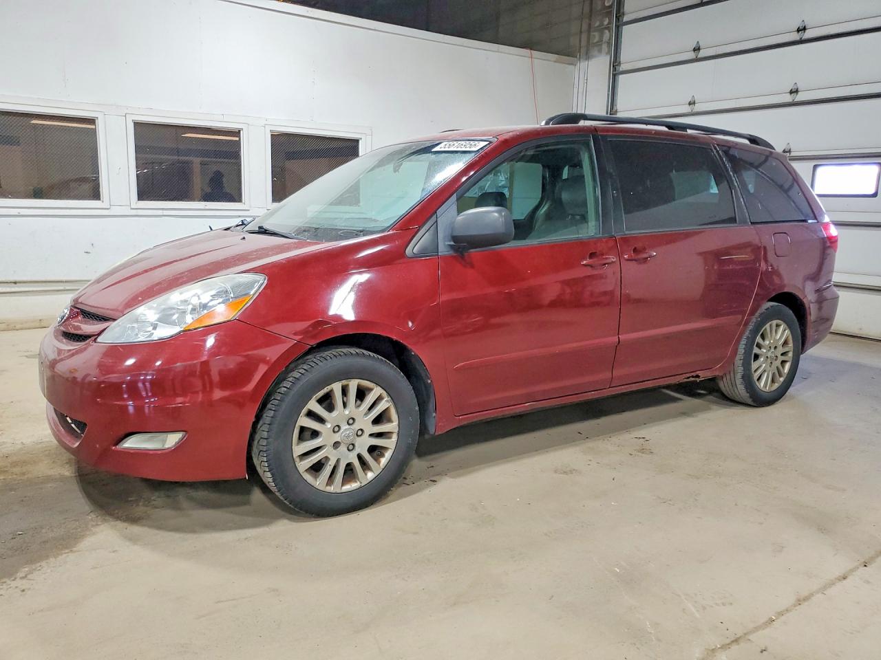 Salvage Toyota Sienna Image