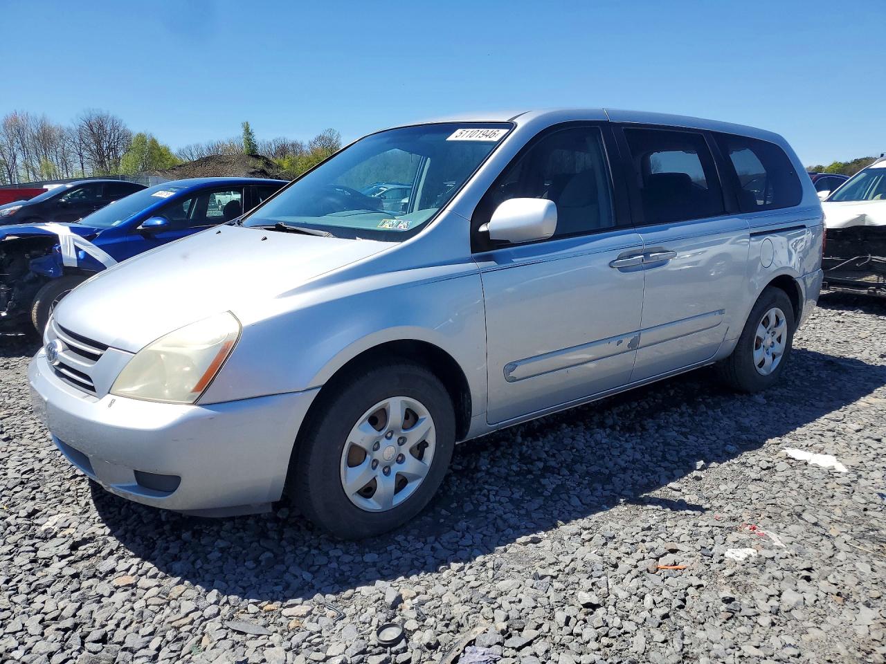 Salvage Kia Sedona Image
