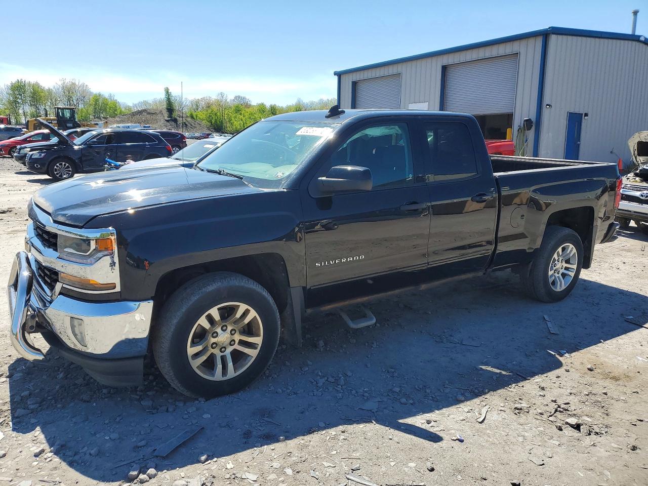 Salvage Chevrolet Silverado Image