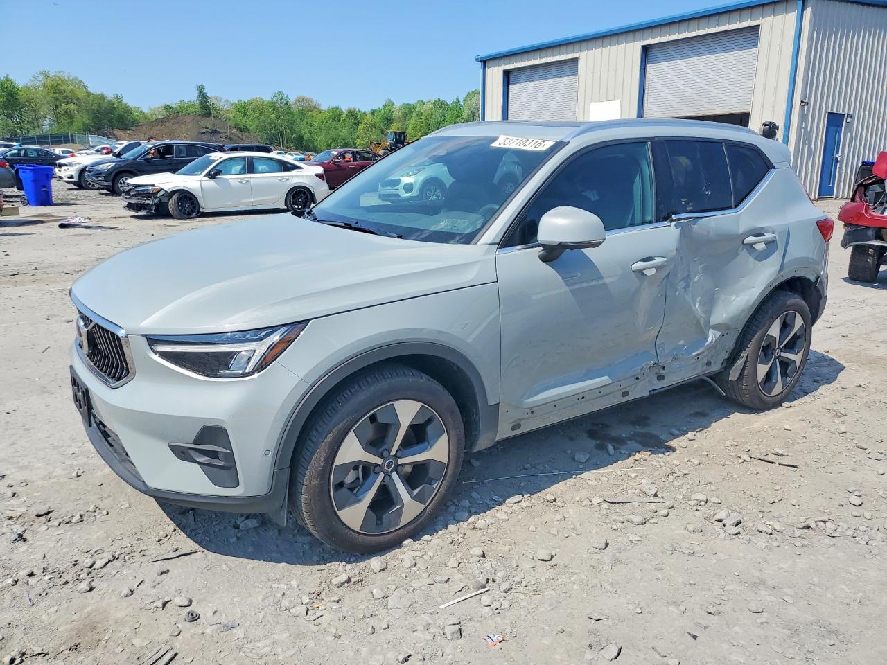 2025 Volvo XC40