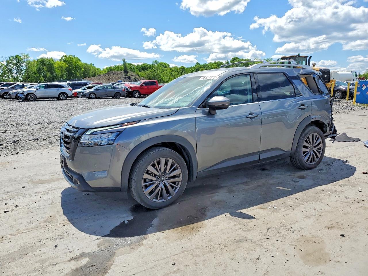Salvage Nissan Pathfinder Image