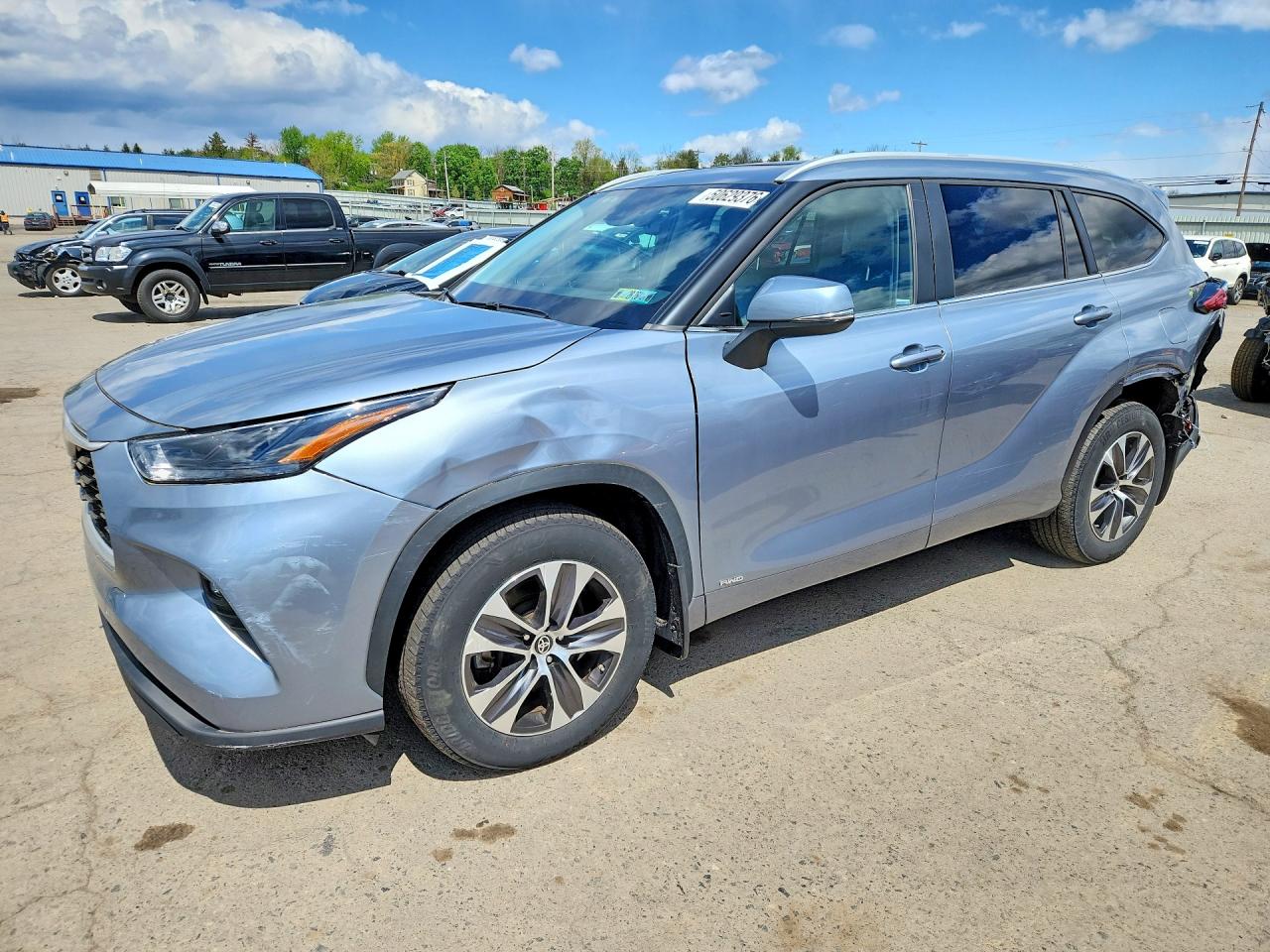 Salvage Toyota Highlander Image