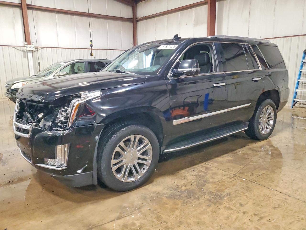 Salvage Cadillac Escalade Image