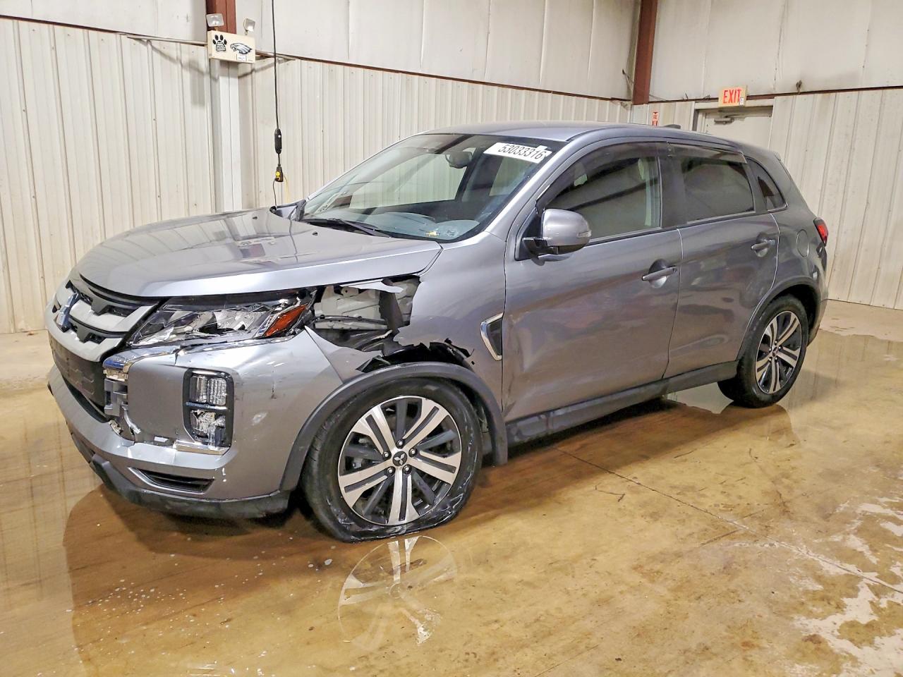 Salvage Mitsubishi Outlander Image